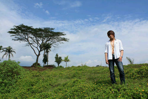 A man carrying God's plan on his shoulder.
E-mail : vincentius_1990@yahoo.com