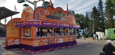 We are third-generation mini donut makers in Calgary, Alberta with a newstalgic twist on Canada's favourite summer comfort food!