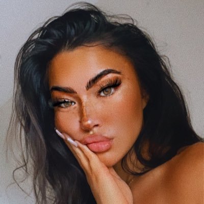 kianaleslie on insta :)