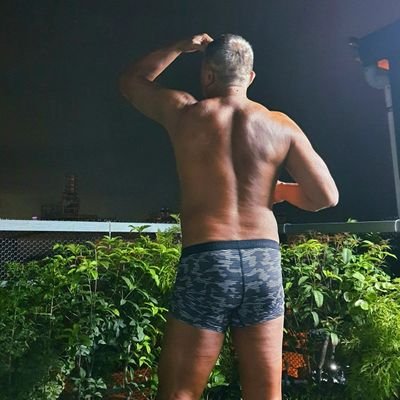 eAyJh73Z0yUSJjt's profile picture. 175／91
喜壯碩 膚色黝黑 曬太陽