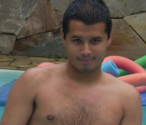 Extrovertido,extravagante, inteligente,sagaz, simpático, pateta,palhaço, Misterioso...26 anos ...Treinador de Futebol...