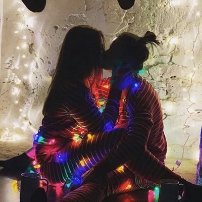 Mujer, muy curiosa de estar con otra mujer por eso “La curiosidad es la palabra que me identifica” #HotChat 🏳️🌈