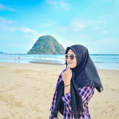 Vikarahmadhani3's profile picture. 🍂