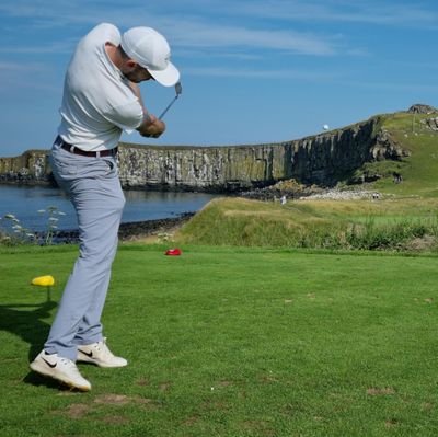 #QA Tester, Average hitter of golf balls, Everton fan, keen retweeter, like watching people fight in cages. Living with #Crohns