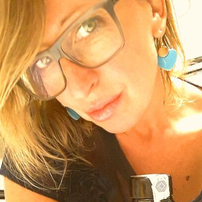dramafree_ele's profile picture. sorrido sempre  a me stessa riflessa nei vetri ..
flurry heart :/
