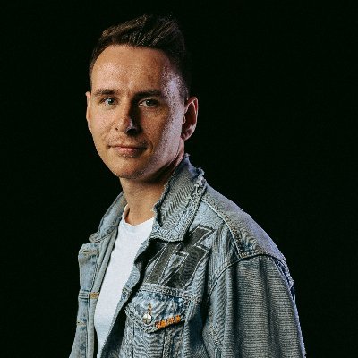 Jmenuji se Tomáš Potěšil. Až se lépe poznáme, budou mi moci někteří z vás říkat Poděs.