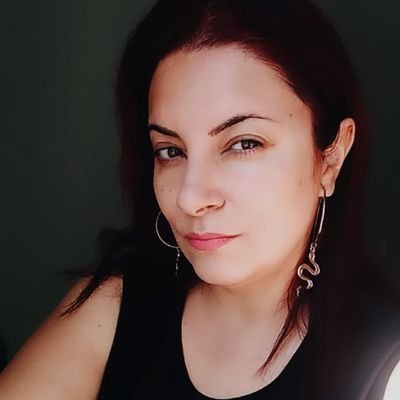 Sigo por afinidade ideológica ou por interesse meu. Esquerda segue esquerda.🚩🚩🚩