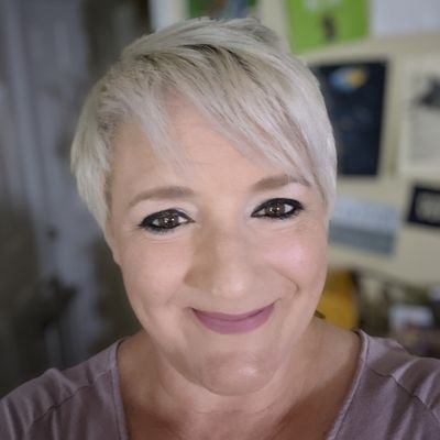 I love technology, recruiting, dog person, mental health advocate, recruiter, Wes Anderson, Hamilton, Boston Terriers, Books, Gaming, Humanist. She/her
