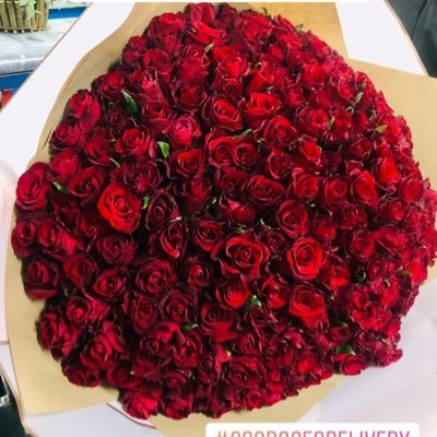 Gentle way to a woman’s heart 💐 #we arrange flowers to your liking #free delivery around 📍gauteng Email:cairotheflorist@gmail.com Cell no:0658666941