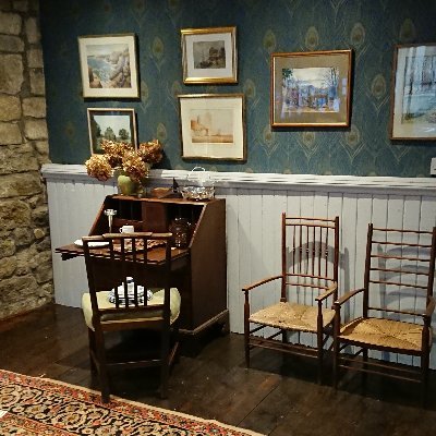 Wyke House is a Cotswolds-based art gallery and antiques shop selling a range of carefully selected items to add beauty, personality and function to your home!