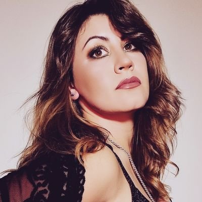 MariaLouiseVH's profile picture. 👋
Singer for Doctor and the Medics, Diva Purple & Touch The Fist. 
Previously toured with The Circus of Horrors, UK (2015-2017) 💀