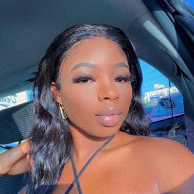 Lola_Deey's profile picture. 