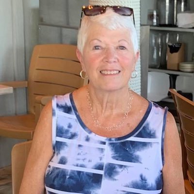 donnacrouchove1's profile picture. 