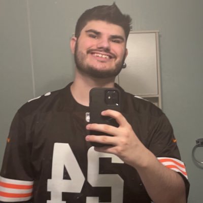 Huge Cavs and Browns fan! Larry Nance Jr enthusiast. I follow back! THE CAVS FOLLOW ME