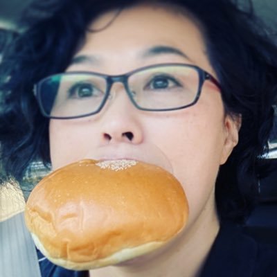 斉藤和義をこよなく愛する猫好きの出張型ガテン系 ヘアメイク。日々の面白いことや何だこれ?を呟いたり。皆さんの質問にお答えしたりしてます。フォロー大歓迎!ヘアメイク ・コスメコンシェルジュ・出張ヘアメイク