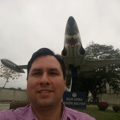 Ecuatoriano...Machaleño...con hijos Guayacos...Político y Trabajador..Ingeniero en Telecomunicaciones...Católico de corazón.. El futbol mi pasión..