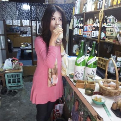 北九州芸術劇場「シアターラボ2019」がきっかけとなり芝居の世界に足を踏み入れる。北九州角打ち文化研究会 博多支部長。「SAKE EXPERT® 」の資格を持ち、三度の飯より日本酒が好き。「表現者として生きる」というモットーを、よりディープに実践すべく2021年4月より北九州の劇団「有門正太郎プレゼンツ」の一員となる。