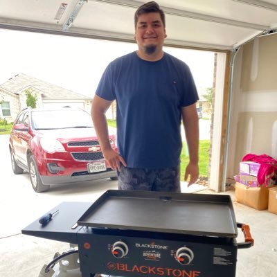 gaberamos93's profile picture. 32. living the dream.