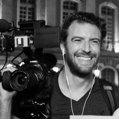 🎬 Producteur éditorial @brutofficiel @agencecapa @babel_doc / Documentary filmmaker 🎥 / Prix @albert_londres 2020 🏅
Co-founder @AssoFakeOff