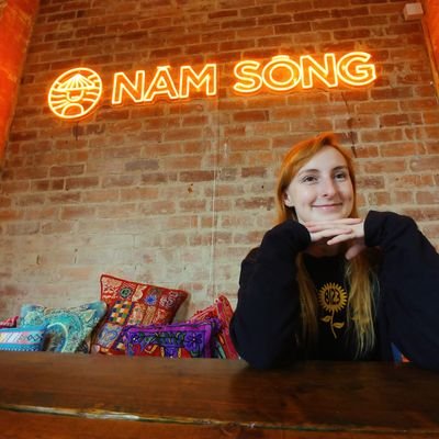 herhairglows's profile picture. she/her