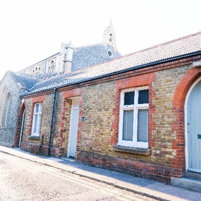 Luxury holiday cottage in Broadstairs close to shops and sea. Sleeps 5.