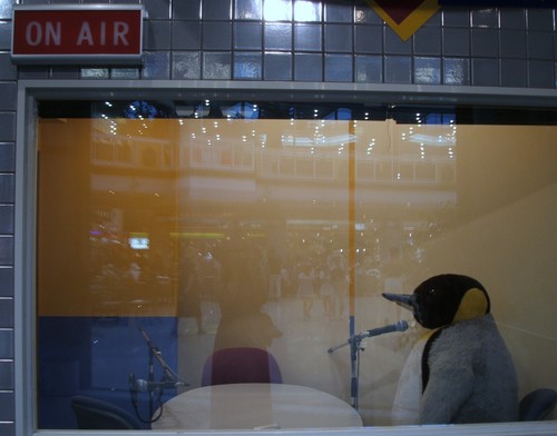 fm_WAHO's profile picture. 和歌山大学ミニFMサークル“FM WA-HO”アカウントです＊月～木お昼休みにクリエ棟１F奥で活動しております♪ 和大校内＆その周辺でラジオを「77.0MHz」にして、ぜひぜひcheckしてみてください☆ラジオが好きな人！放送や機会に興味ある人！音楽フリーク！おしゃべり好き！旅行行きたい人...！？随時局員募集中です★