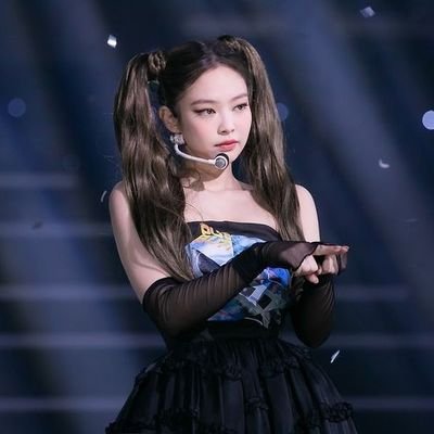 Daha önce şarkı söylemeyi ya da dans etmeyi hiç denememiştim. Ama sen bana çok şey öğrettin -Jisoo, Jennie'ye hitaben