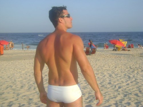 Carioca, Flamenguista Apaixonado! Capricorniano com orgulho, Mikareteiro por Prazer (Asamaníaco), Houseee e Nights , Praia, Sorvete, Chocolate... Adoroooo!