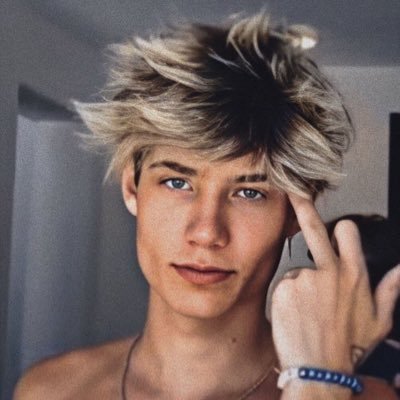 BarrettHossler's profile picture. TELL ME ABOUT TOMORROW 🔥❤️🇦🇷