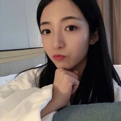 zss988's profile picture. 在這個不動聲色的日子里，遇見美好的你真好，所以我實在忍不住，想陪你到老💕Line:https://t.co/qQGclJ5bd6