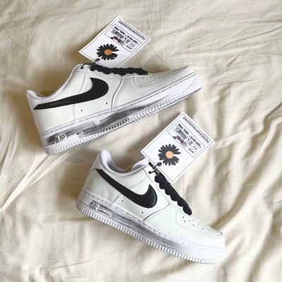 スニーカーアカウント👟NIKE愛好家🤣 薬学部に通う大学生(age22)