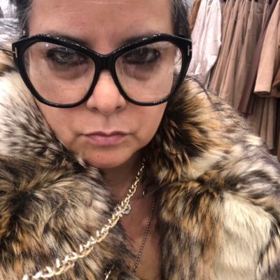 “Old School Editor With An Influencer Mindset.” Author. Content Creator. Shoe Obsessed. Fluent: Kardashian&Lagerfeld https://t.co/B8TWzArwDv