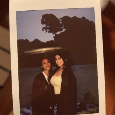 lealopez556's profile picture. 