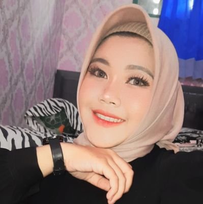 YuliaSari35's profile picture. 