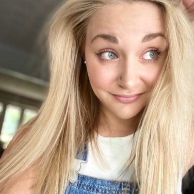 beeee_rae's profile picture. Dogs, Plants, Nursing. That is all 🤷🏼‍♀️