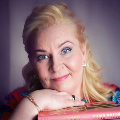 #kirjamama #kauniskirjavaelamani: rakastan kirjoja, jalkapalloa, kirpputoreja, matkustamista, merta ja aurinkoa. Mielipiteet omia.Tweets mostly in Finnish.