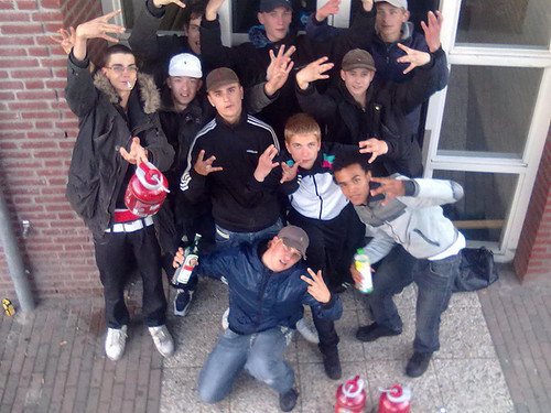 niggers weten wat het is. van me money ga ik hard.blijf praten als een BITCH.. tot dat je word geklapt l #teamswag l #ONEBLOOD l
