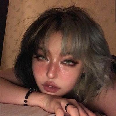 osZp7x8ldhOSRvU's profile picture. 镜子