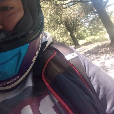 pareja iniciando y buscando nuevas aventuras y divertirnos