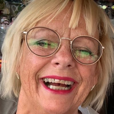 Starrymoon111's profile picture. Born in the Netherlands with an English heart. 🇬🇧 Love games. puzzles, music and my husband! who treats me like a queen 👑 and my 3 wonderful sisters! ♥️♥️♥️