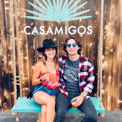 mariaross1221's profile picture. she/her