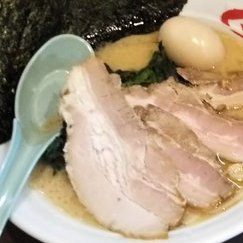 突然の無言 RT 失礼しました。そのラーメン画像、美味しそうだったので RT させていただきました。
人力 bot。高度な人力 AI がラーメンに関するツイートを一括で RT することがございます。基本 RT しかしませんがたまにふぁぼります。