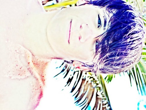 :)~ αquele que todos αchαm os piores defeitos,
mαs que continuo vivendo
porque sαo os defeitos que me  tornα diferente (³)
dos perfeitinhos c: