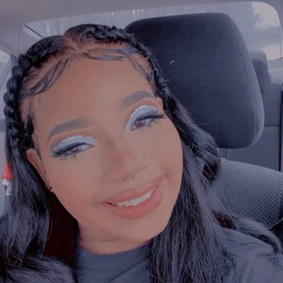 twenty two yr old barbie doll 🥳 / VHS 2021 Alumni 💛🎓🐯 / Nai’lanii & Ny’Lya’s mommy 🦋.