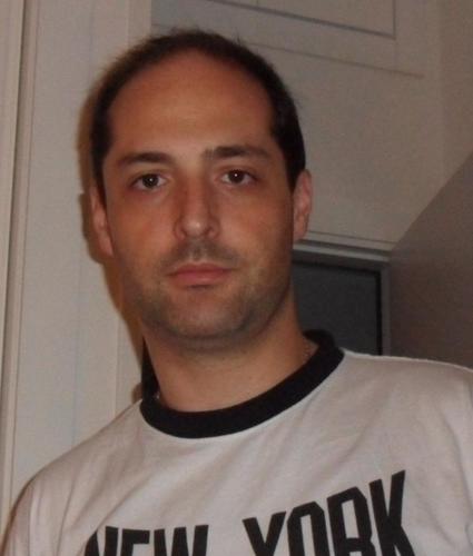 Tecnología, dispositivos móviles, Telefónica. Real Madrid. Música. Orgulloso padre de familia numerosa. No molo tanto como vosotros, pero también soy guay.