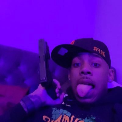 ily_riyaa's profile picture. coolestynonearth hellisyousayinnnn