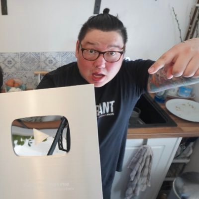Co-presenter of Ziangs food workshop. I like food, motorbikes, Pokémon, dragon ball and cats #ziangs #choo #chinesefood https://t.co/iARzBViuQc…