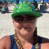 Jenny- Ban books? Nah. STAN books? Yes!!! 📚 (@lightonadock) Twitter profile photo