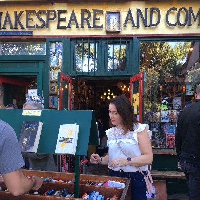 jacqdolan's profile picture. Books, dogs, wine, books!