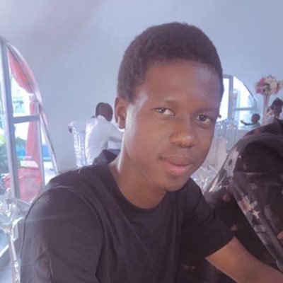 Le travail
Mama dit que lorsqu’on cherche bien on fini toujours par trouver!mama dit travailler ses bien,bien mieux qu’être mal accompagné❤️❤️❤️